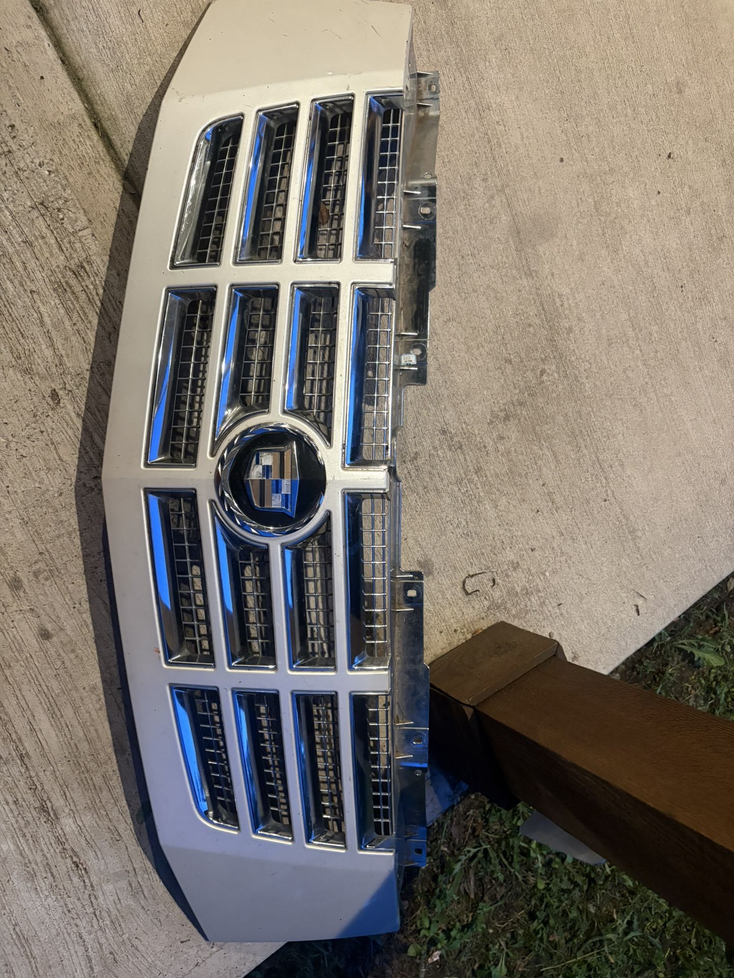escalade grill 2009