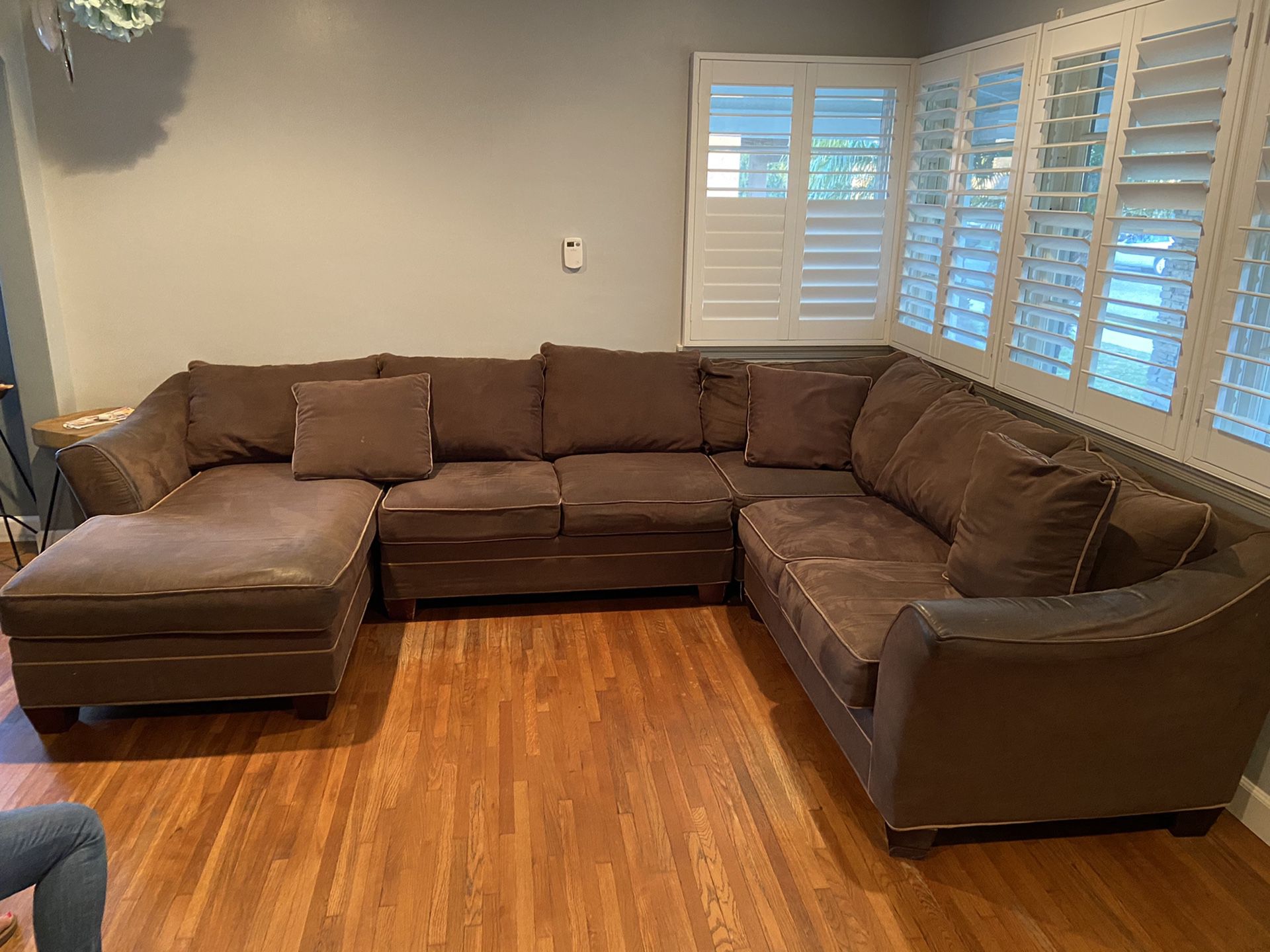 Modular/sectional couch