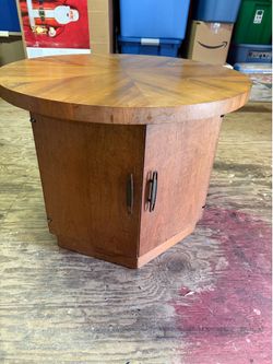 Lane Round End Table