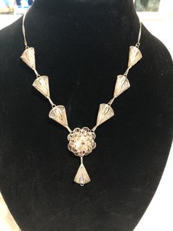 Vintage lace spun silver flower necklace