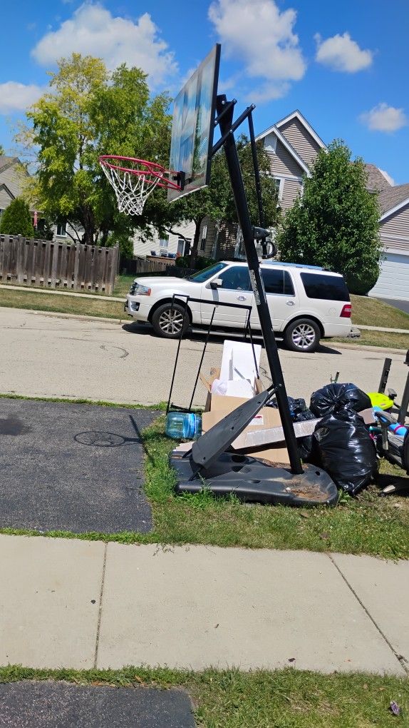 Spaulding Basketball Hoop.