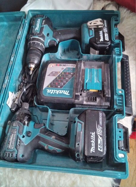 Makita 18 Volt Cordless Drill With Charger