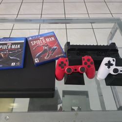 PLAYSTATION 4 SLIM 1TB / 2 MANDOS + BASE DE CARGA Y 2 JUEGOS A ELEGIR 