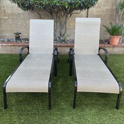 Pool Lounge Chairs 