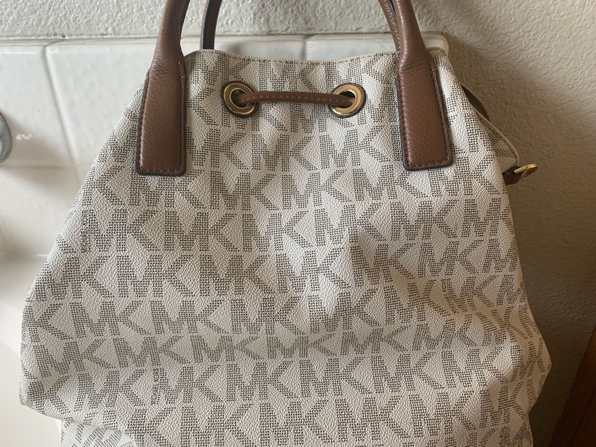 Small Red Michael Kors Purse for Sale in Fontana, CA - OfferUp