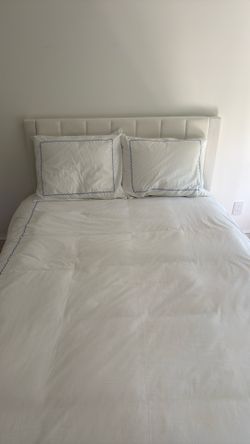 Full mattress and bedframe
