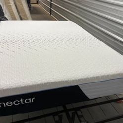 Like New Nectar Hybrid queen mattress