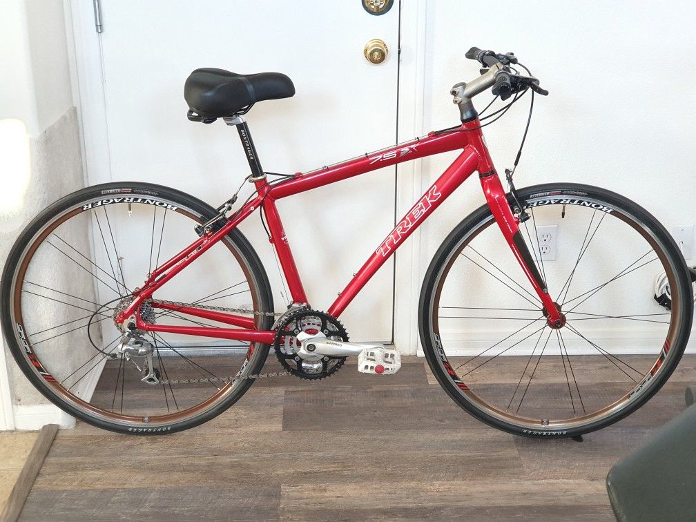 Trek 7.5 FX Red Aluminum Hybrid MTB 17.5" Carbon Fork