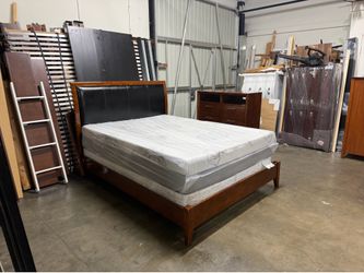 Queen bed $260