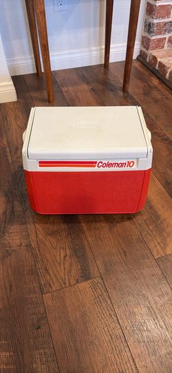 vintage Coleman FlipLid 10 cooler, model 5210 in red