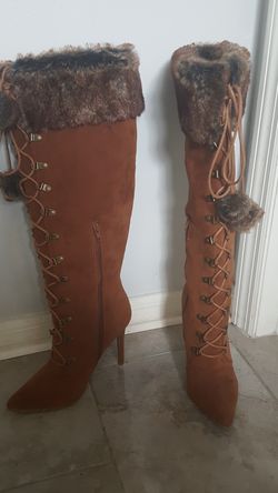 Knee high Brown faux fur boots size 9