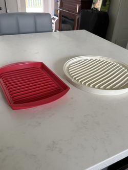 Microwave bacon cookers