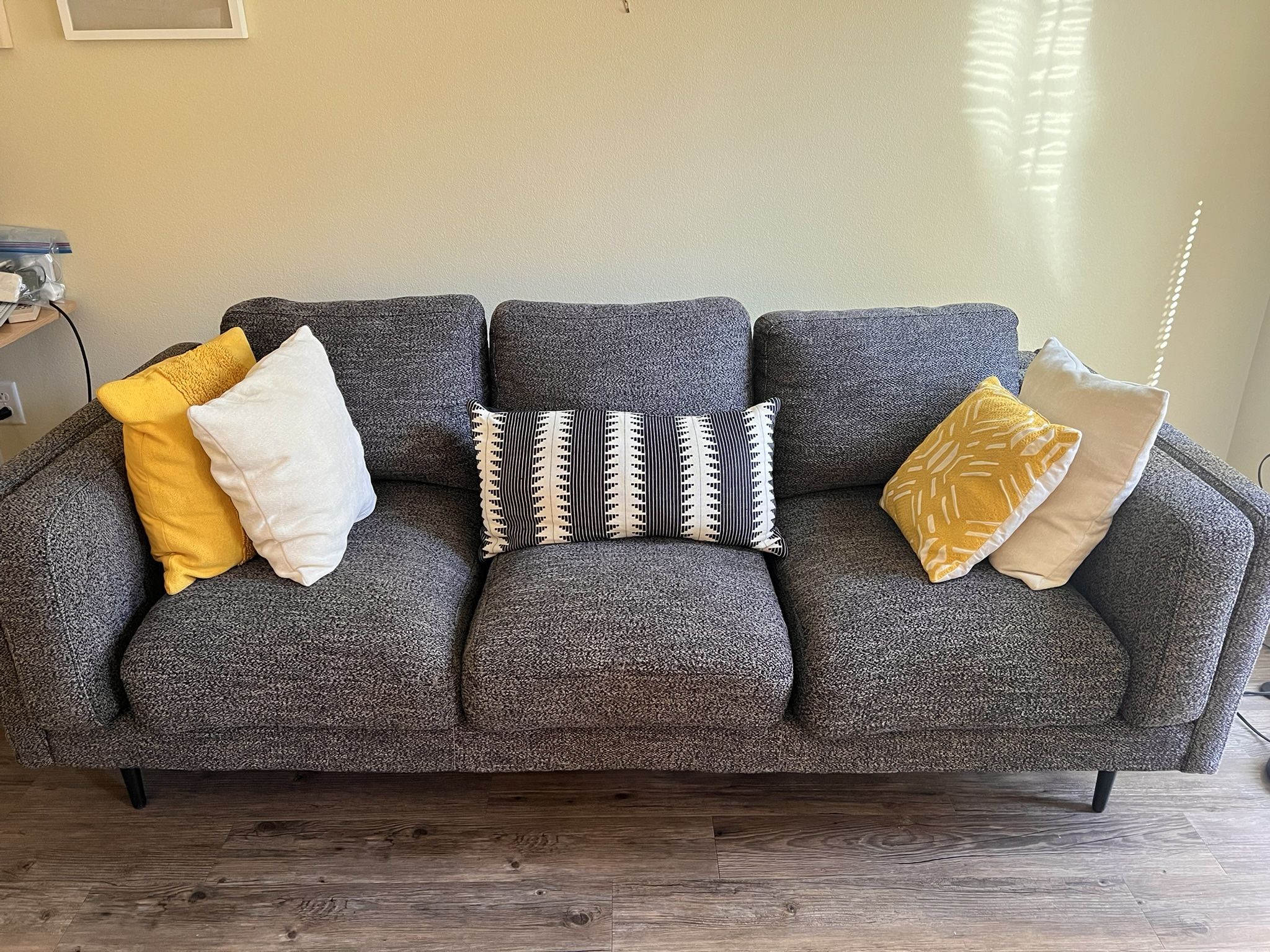 🛋️ Living Spaces Sofa – Must Go by Dec 15