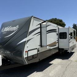 2015 Wildcat Maxx 28 Ft. W/ 2 Slide Outs