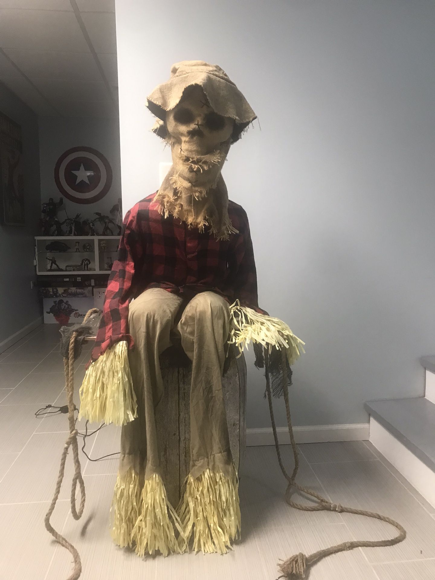 Halloween Swinging Scarecrow 