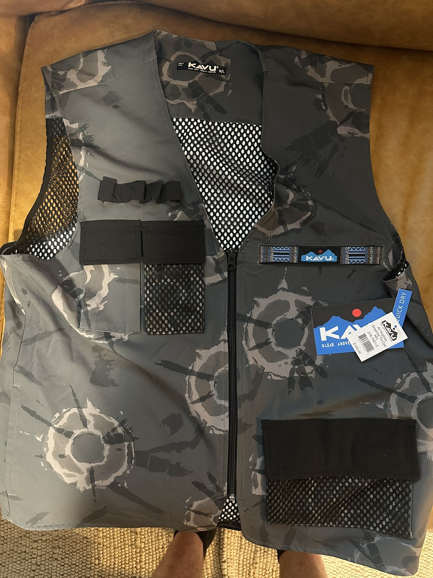 KAVU fishing Vest Brand new With tags. medium
