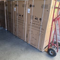 LG 5.79-cu ft Mini Fridge with Freezer (Platinum Silver) ENERGY STAR