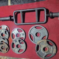 2" HOLE  OLYMPIC TRICEP BAR WITH COLLARS.  40LBs.      2-10s  2-5s  4-2.5s 
11525 S HALSTED DUNKIN DONUTS/7111.S WESTERN WALGREENS 
80$  CASH ONLY AS 