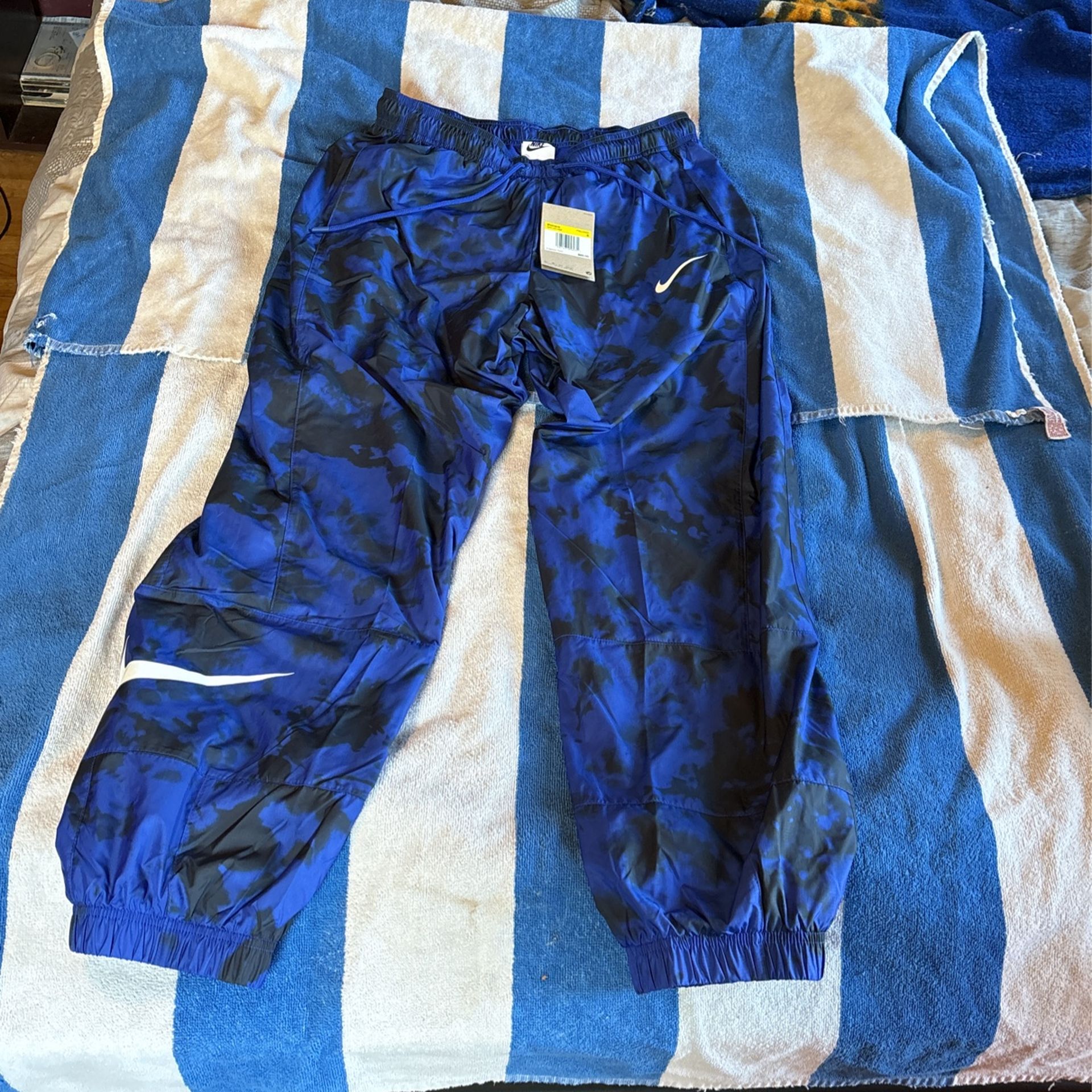 Women Size Small Nike Sweats 