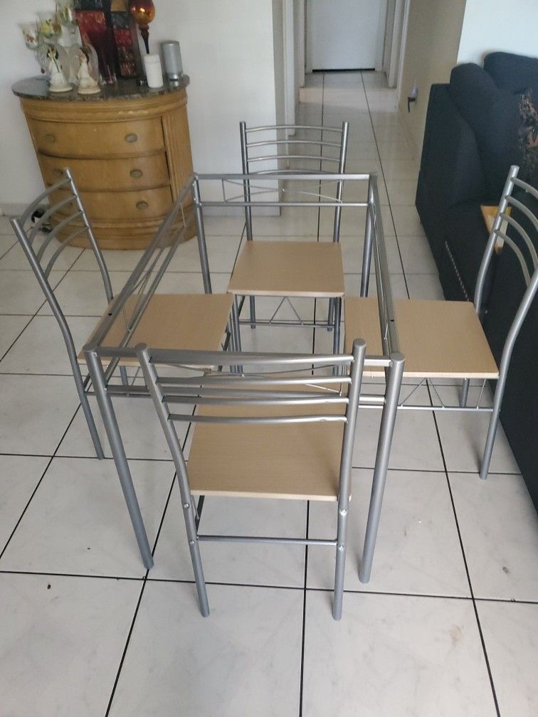 Small Kitchen Table  With 4 Chairs New Need Top 