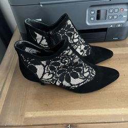 CHICOS NEW SZ 8. 1/2