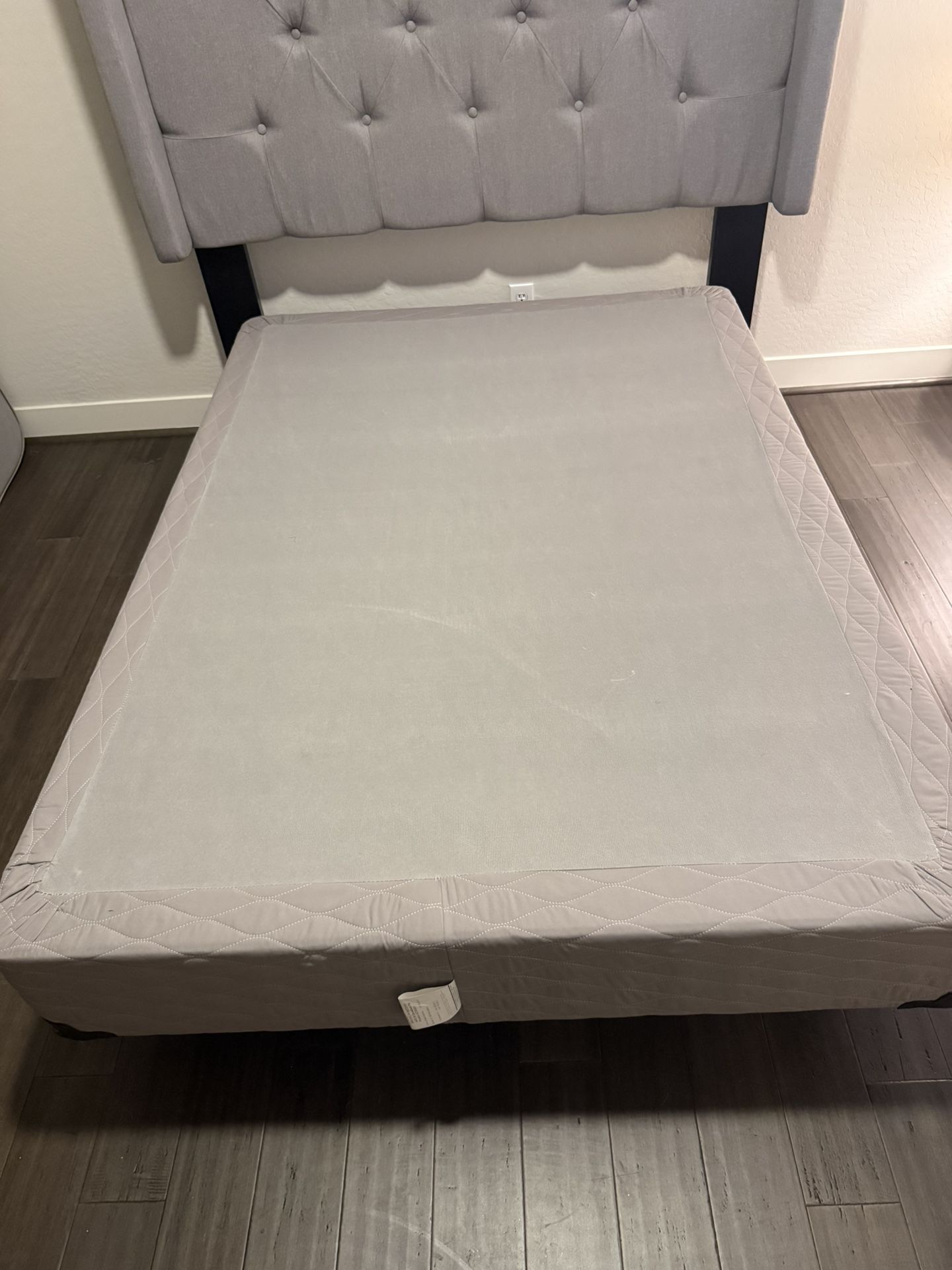 Bed frame Queen/Full