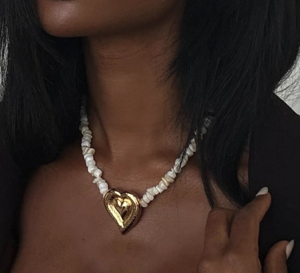 N291- White Crushed Stone Heart Shaped Pendant Necklace!