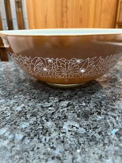 Pyrex mixing large bowl .  Pattern “Woodland”. .  Oven safe.  Number on the bottom 444.  Made in U.S.A.  Preowned very good condition. Smoke free home