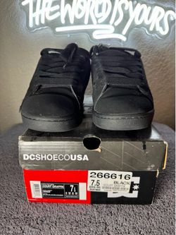 Size 7.5 men DC SHOES