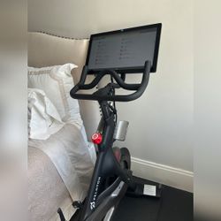 2021 Peloton Bike Very Good Condition 51-200 Rides - New York, NY