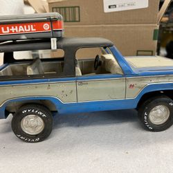 UHAUL Chevy Blazer With Roof Top Carrier & Trailer