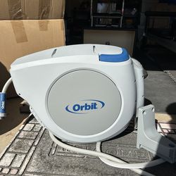 new 5/8” x 100’ retractable hose reel