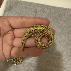 Vintage Brooch 