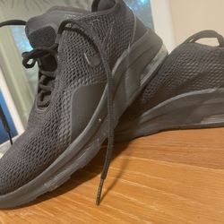 Nike Air Max Motion2 Black Men’s 7 Sneaker