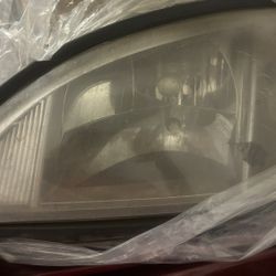 Freighter Columbia 2011 Headlights 💡