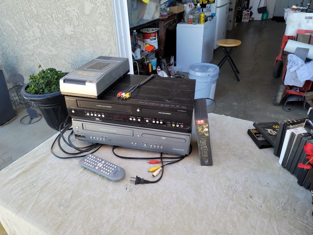 Magnavox Multi Media Player With Remote Control