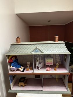 VINTAGE LARGE MADELINE DOLL HOUSE