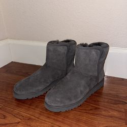 NEVER WORN UGG CORY II BOOTS - CHARCOAL