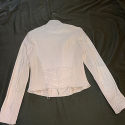 https://offerup.com/redirect/?o=TC5BTQ==.B  Jacket 