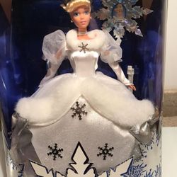 NIB- Disney’s Cinderella Holiday Edition Doll w/Ornament