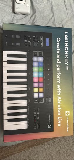 Novation Launchkey 25 MIDI Keyboard Controller