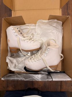 Kid ice skating shoes