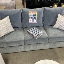 Lovely Sleeper ✨💙 Easy Financing Available ✨🤍 Free Delivery 🚚 