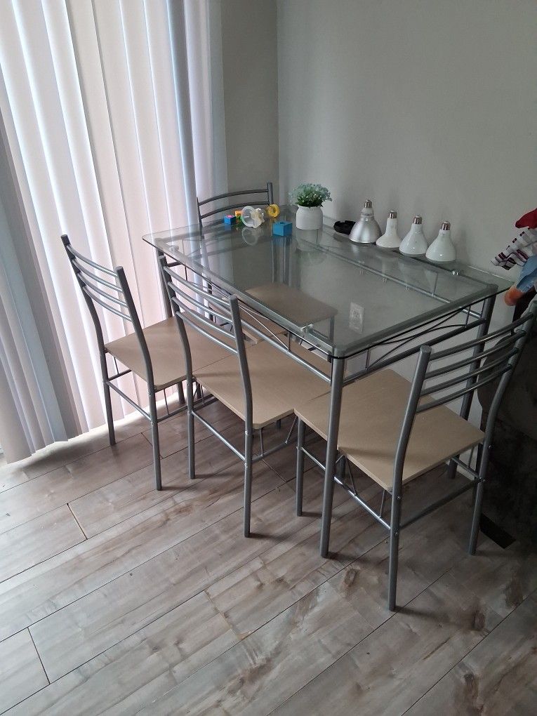 Table With 4 Dining Table