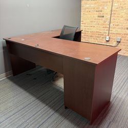 L‑Shaped Office Desk / Workstation – Wood Finish