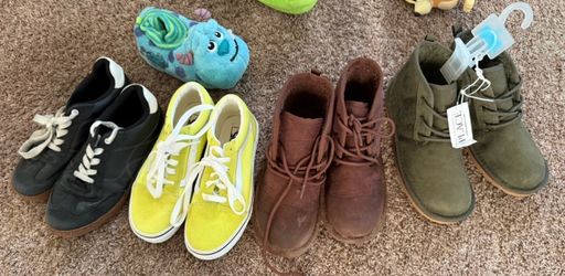 Boys shoes size 3y