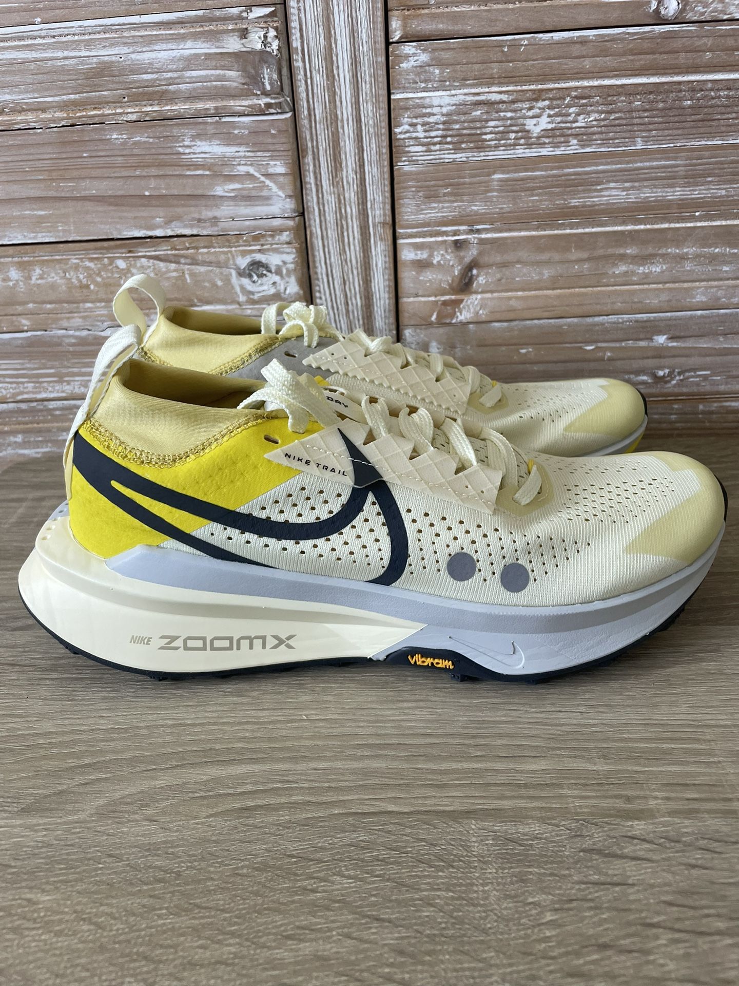 Nike ZoomX Zegama 2 Alabaster Lightning Saturn Gold Medium 8.5 Ash