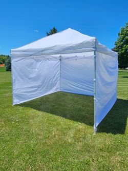 EZ-Up canopy tent 10x10 with carrying bag and 3 Sidewalls