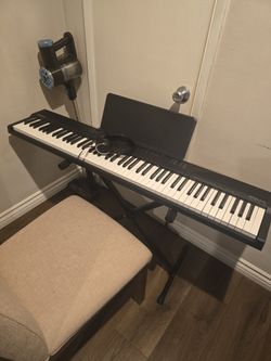 Brand new 88 key piano (1 month old)