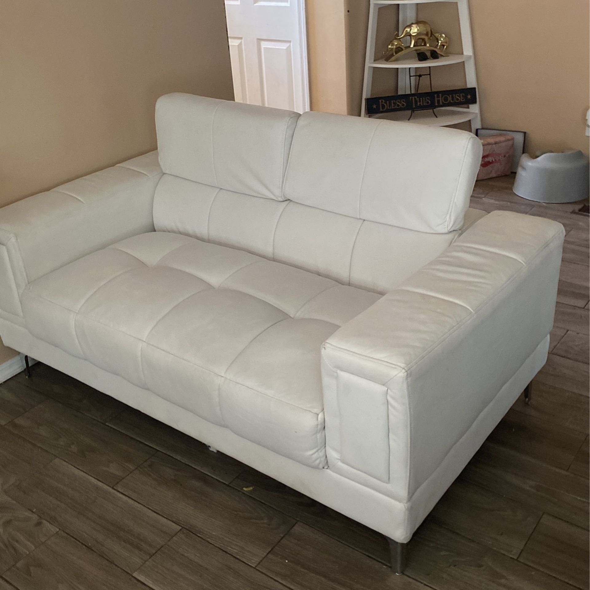 White Leather Couch And Love Seat